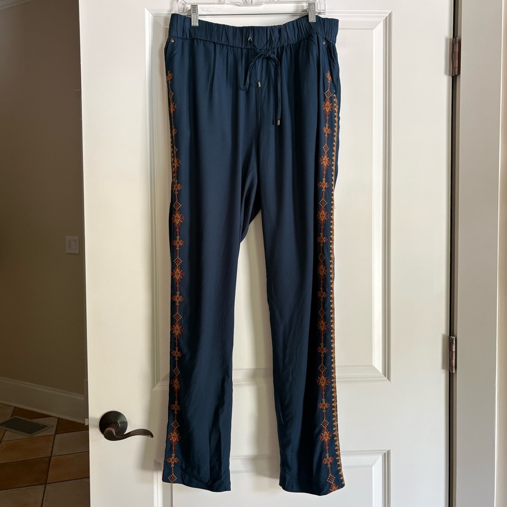 Boho Sundance Women’s Sz. Large Navy Pants with Embroidery Detail